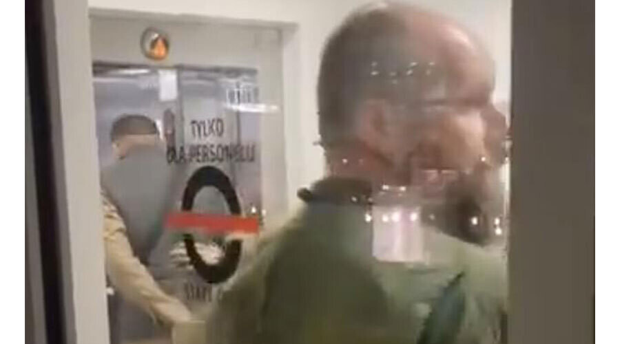 Украинский боксер Александр Усик задержан в аэропорту Кракова