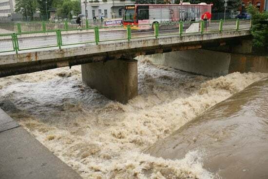Польша выдает предупреждение о наводнении и подготовке