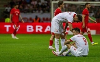 Капитан сборной Польши вынужден покинуть поле из-за травмы в матче против Австрии на Евро 2024