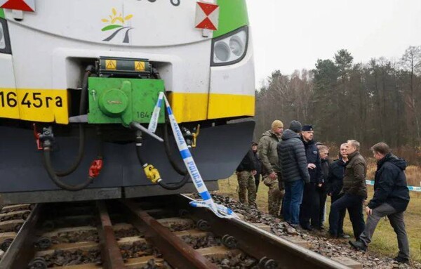 Tusk: Poland Identifies Two Ukrainian Spies Working for Russia