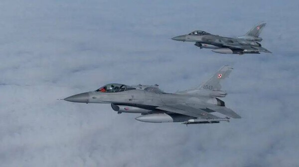 Poland scrambles jets after Russian air strikes on Ukraine